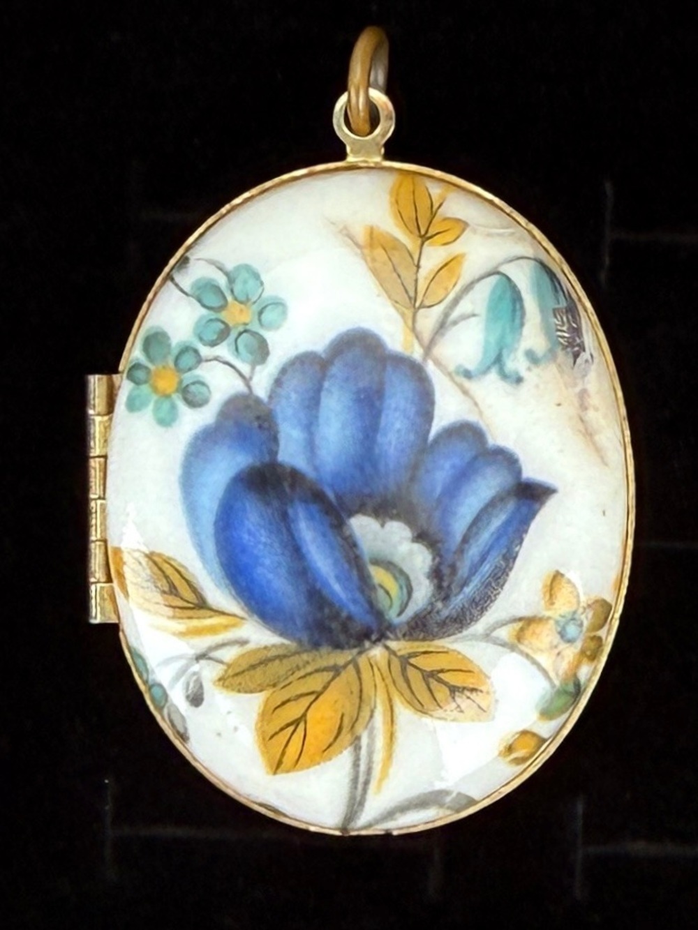 Vintage goldtone blue floral locket pendant with free cord necklace
